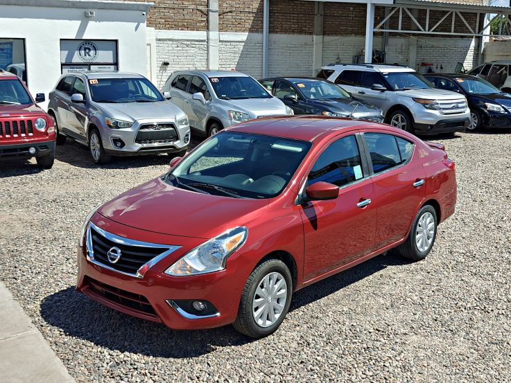 NISSAN VERSA SV 2016 ROJO