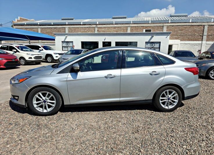 FORD FOCUS SE 2017