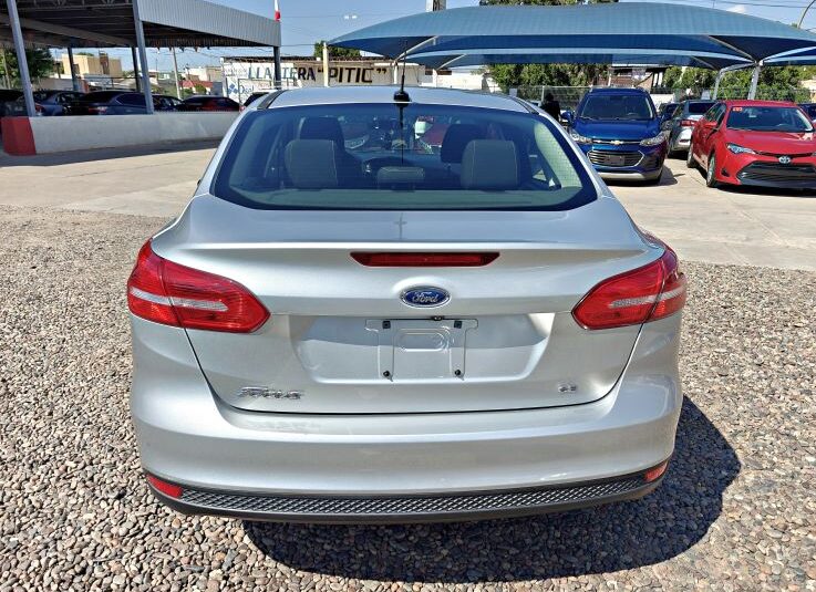 FORD FOCUS SE 2017