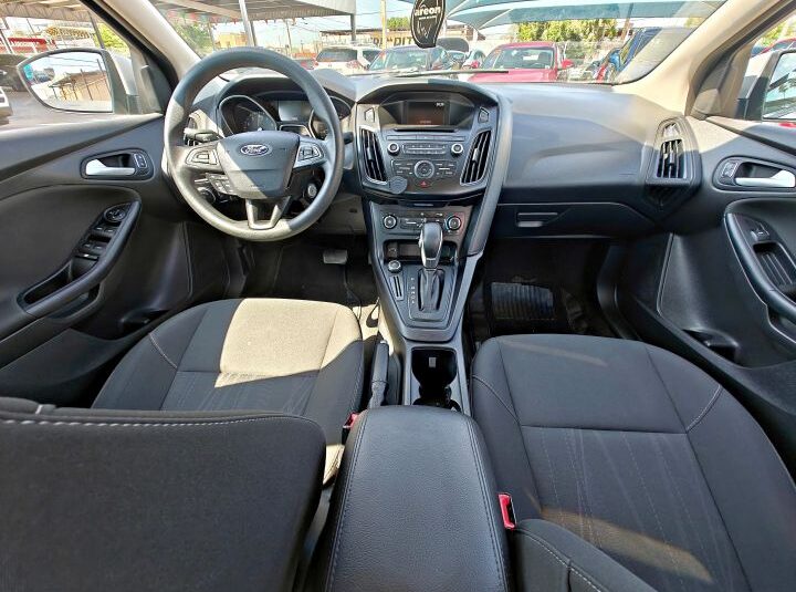 FORD FOCUS SE 2017