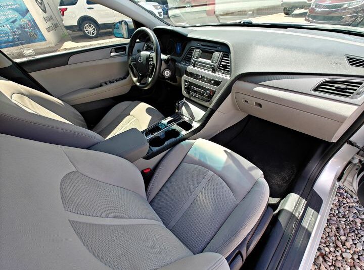 HYUNDAI SONATA SE 2017 PLATA