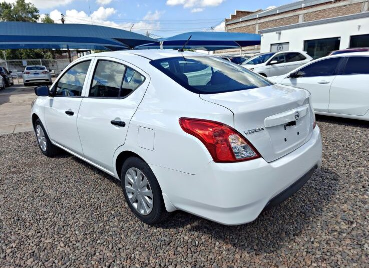 NISSAN VERSA SV 2016 BLANCO