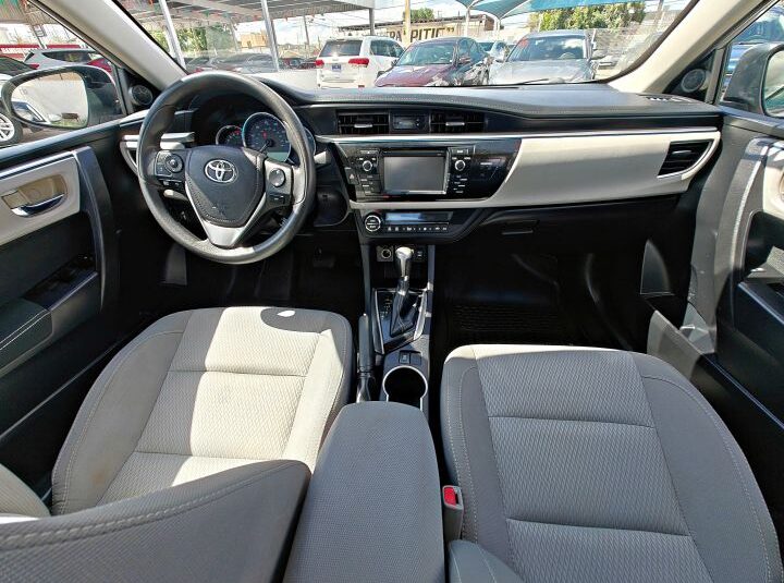 TOYOTA COROLLA LE 2016 PLATA