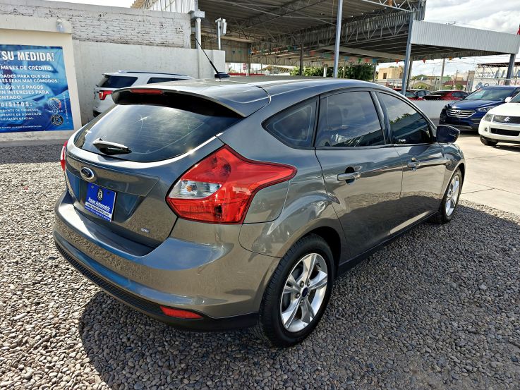 FORD FOCUS SE 2014