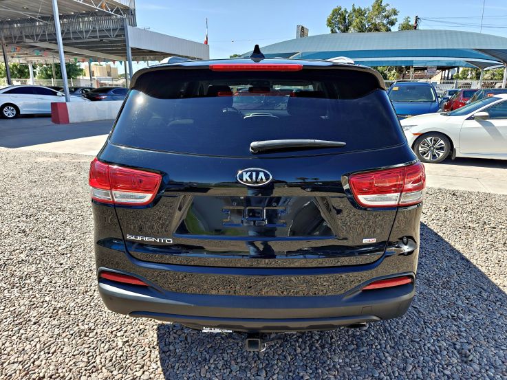 KIA SORENTO LX 2016