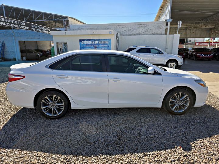 TOYOTA CAMRY LE 2017