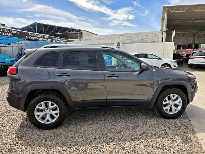 JEEP CHEROKEE TRAILHAWK 4X4 2016