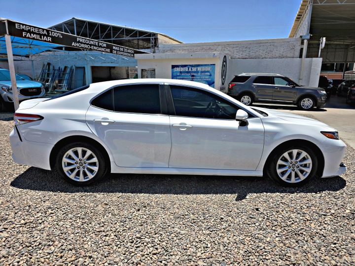 TOYOTA CAMRY LE 2018