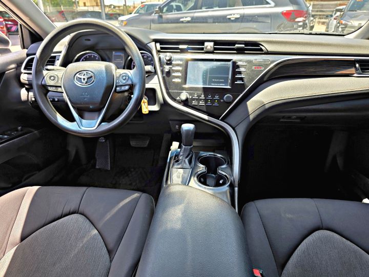 TOYOTA CAMRY LE 2018