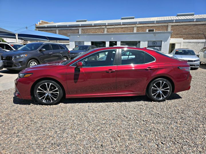TOYOTA CAMRY SE 2018
