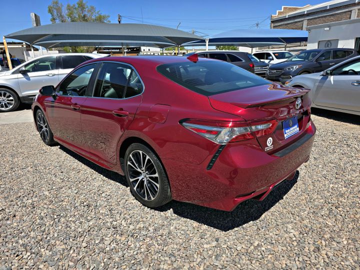 TOYOTA CAMRY SE 2018