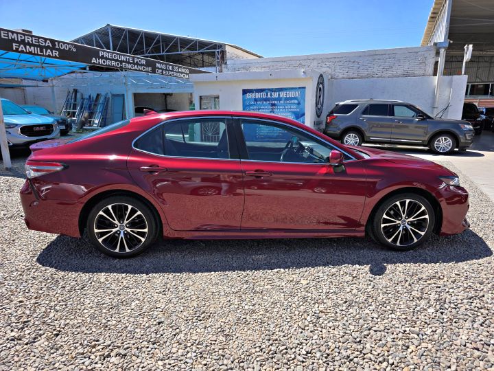 TOYOTA CAMRY SE 2018