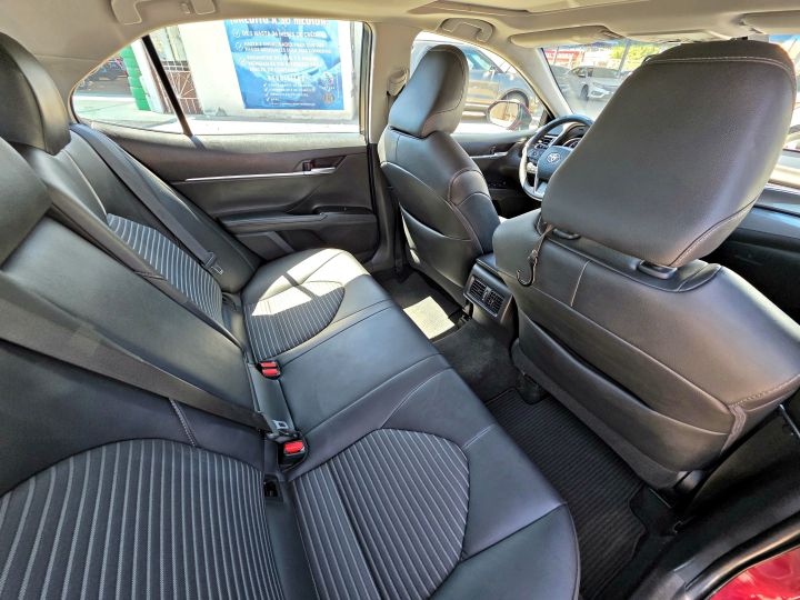 TOYOTA CAMRY SE 2018