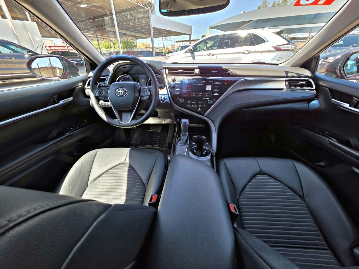 TOYOTA CAMRY SE 2018