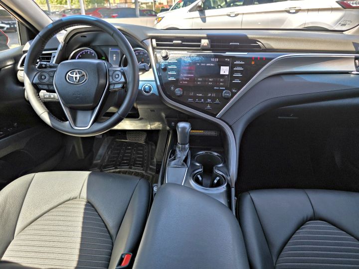 TOYOTA CAMRY SE 2018