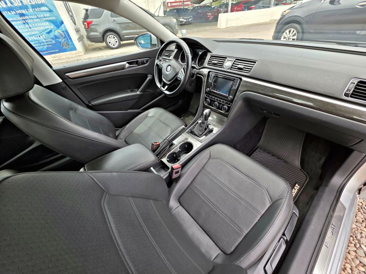VOLKSWAGEN PASSAT SE 2017