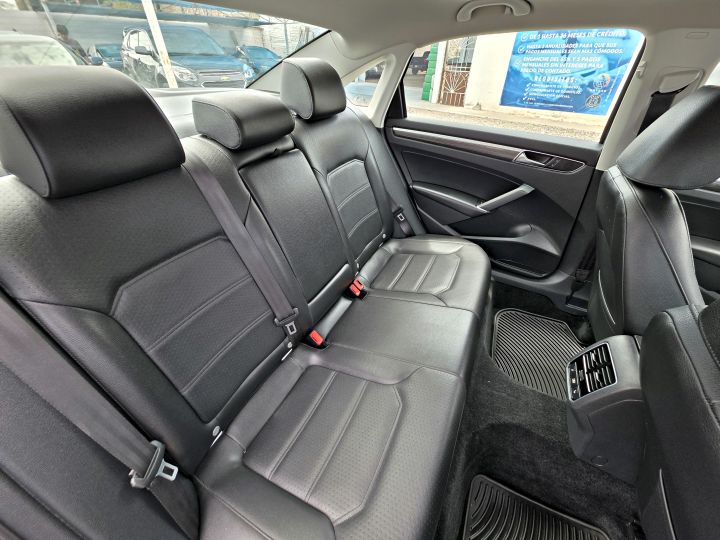 VOLKSWAGEN PASSAT SE 2017