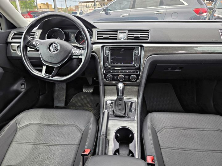 VOLKSWAGEN PASSAT SE 2017