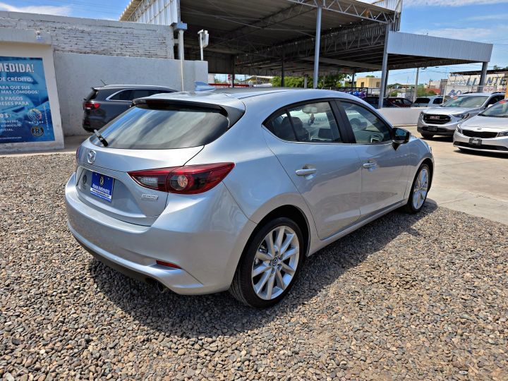 MAZDA 3 GRAND TOURING 2017