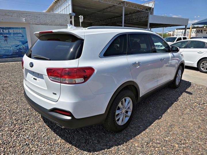 KIA SORENTO LX 2018
