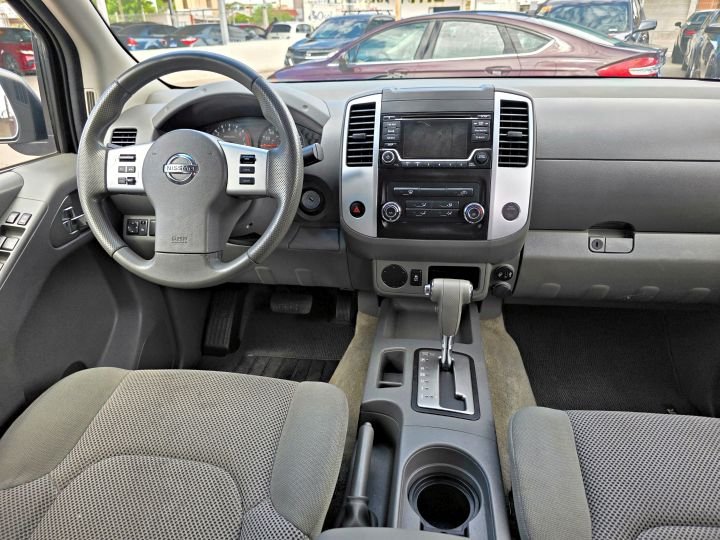 NISSAN FRONTIER SV 2018 GRIS