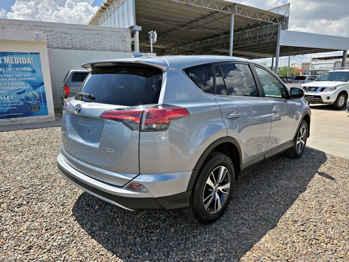 TOYOTA RAV4 XLE 2018