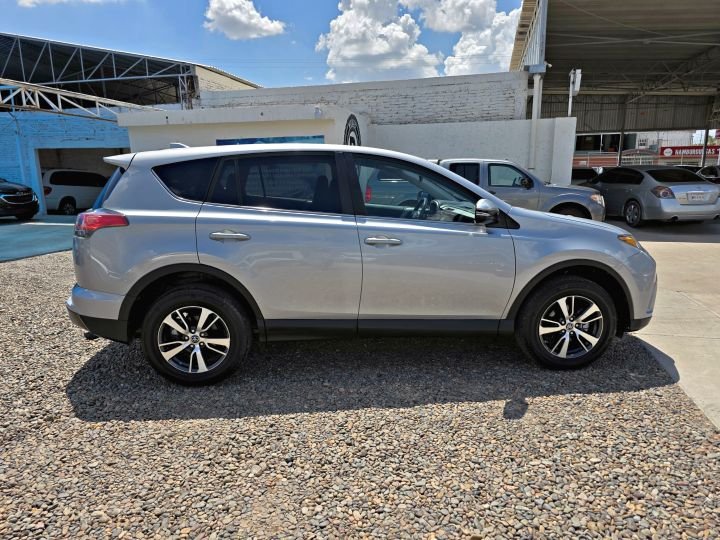 TOYOTA RAV4 XLE 2018