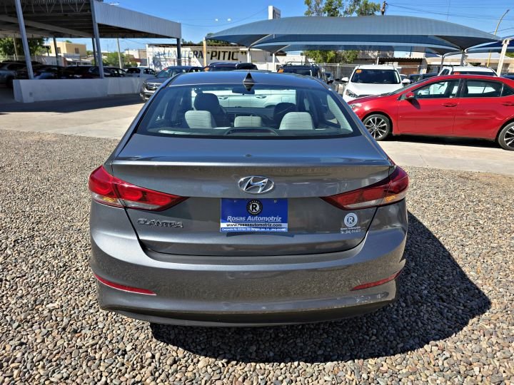 HYUNDAI ELANTRA SEL 2018 GRIS