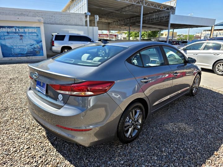 HYUNDAI ELANTRA SEL 2018 GRIS