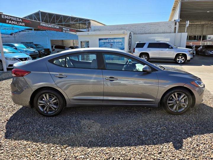 HYUNDAI ELANTRA SEL 2018 GRIS