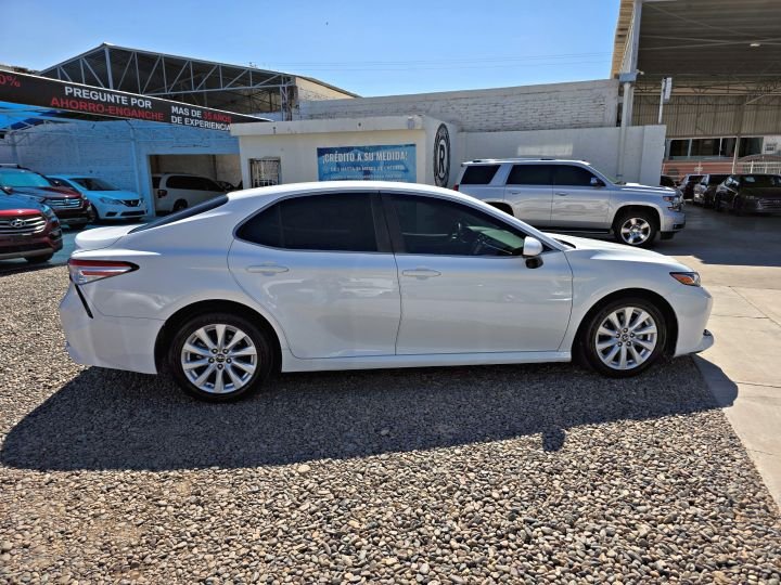 TOYOTA CAMRY LE 2018